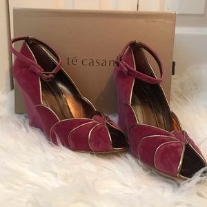 HOST PIC Té Casan Fay.B Velvet Wedge Heels in bx